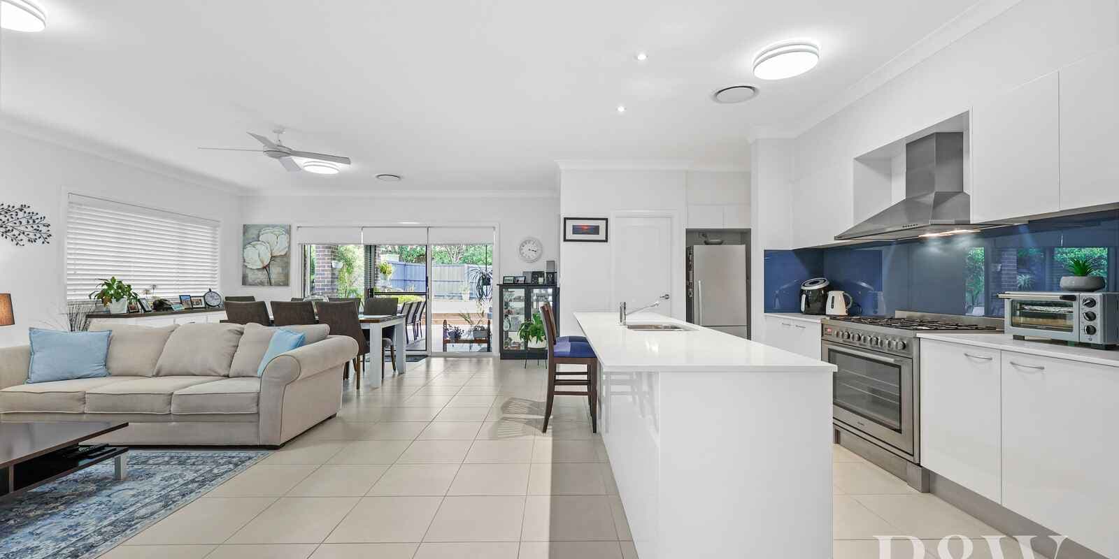 29 CLOVERHILL CRESCENT Gledswood Hills, Gledswood Hills - Thumbnail 3