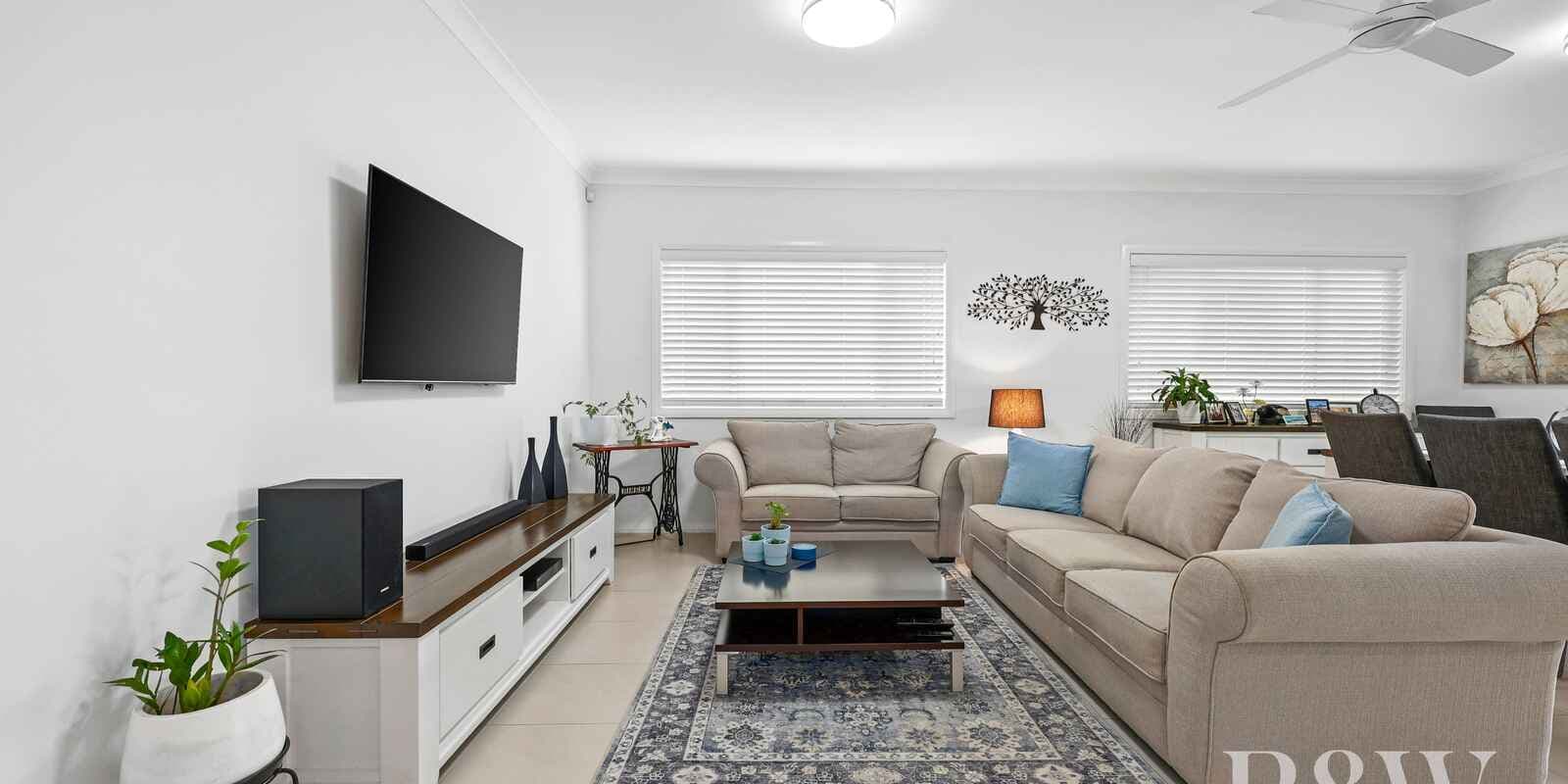 29 CLOVERHILL CRESCENT Gledswood Hills, Gledswood Hills - Thumbnail 4