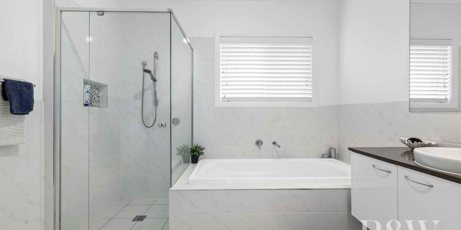 29 CLOVERHILL CRESCENT Gledswood Hills, Gledswood Hills - Thumbnail 5