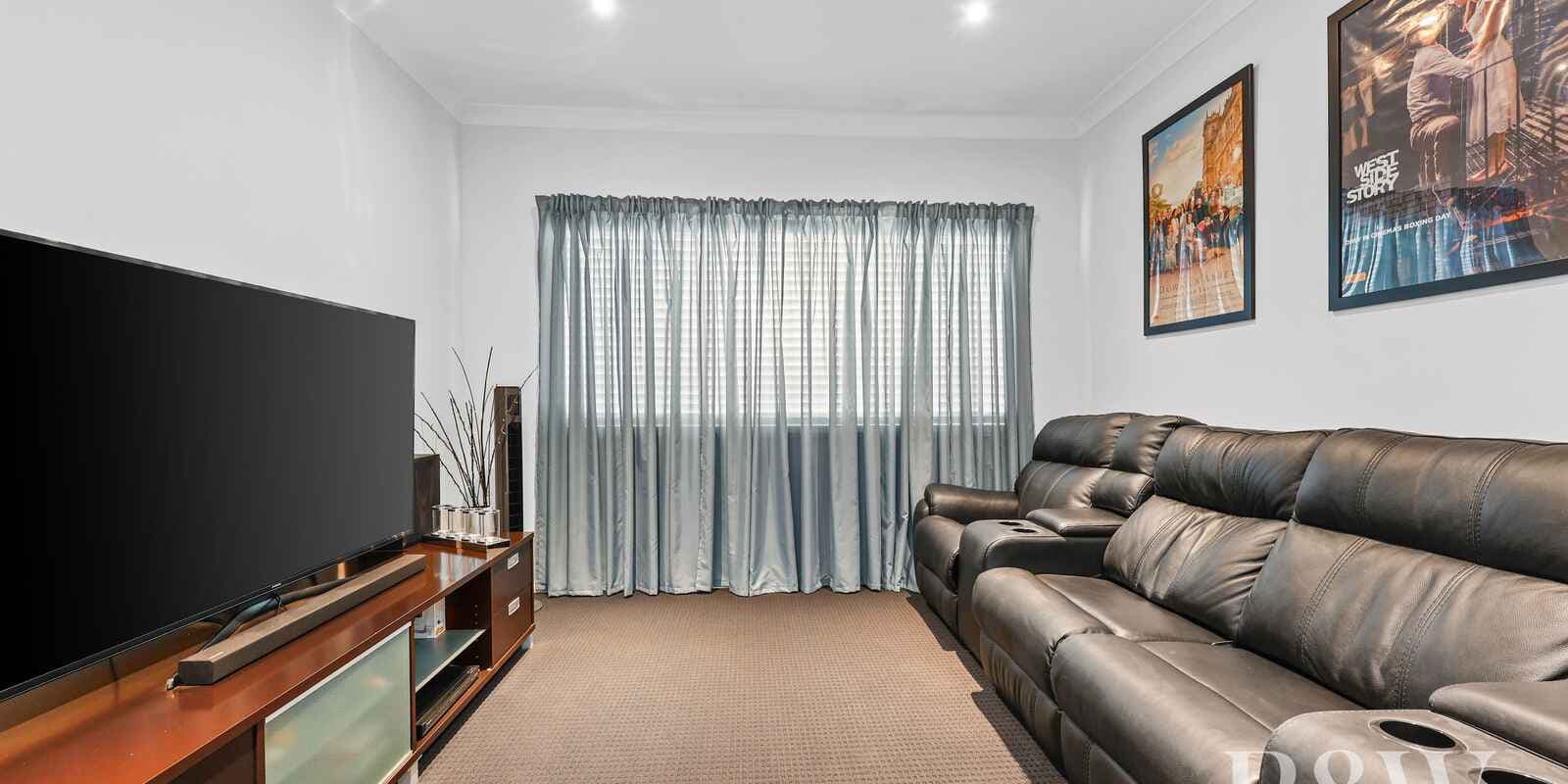 29 CLOVERHILL CRESCENT Gledswood Hills, Gledswood Hills - Thumbnail 6