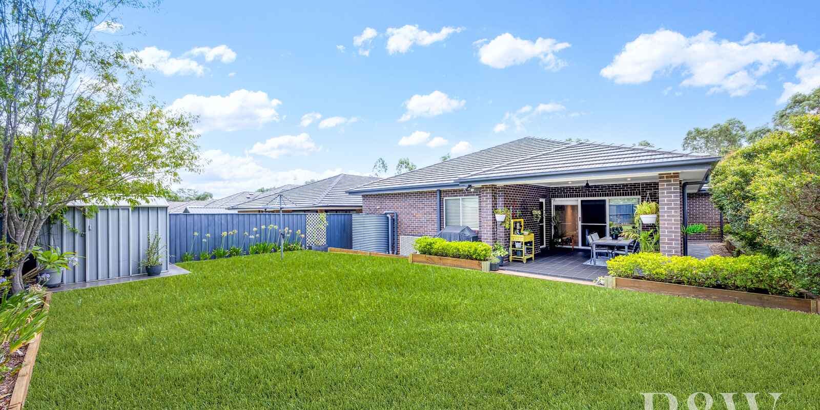 29 CLOVERHILL CRESCENT Gledswood Hills, Gledswood Hills - Thumbnail 8