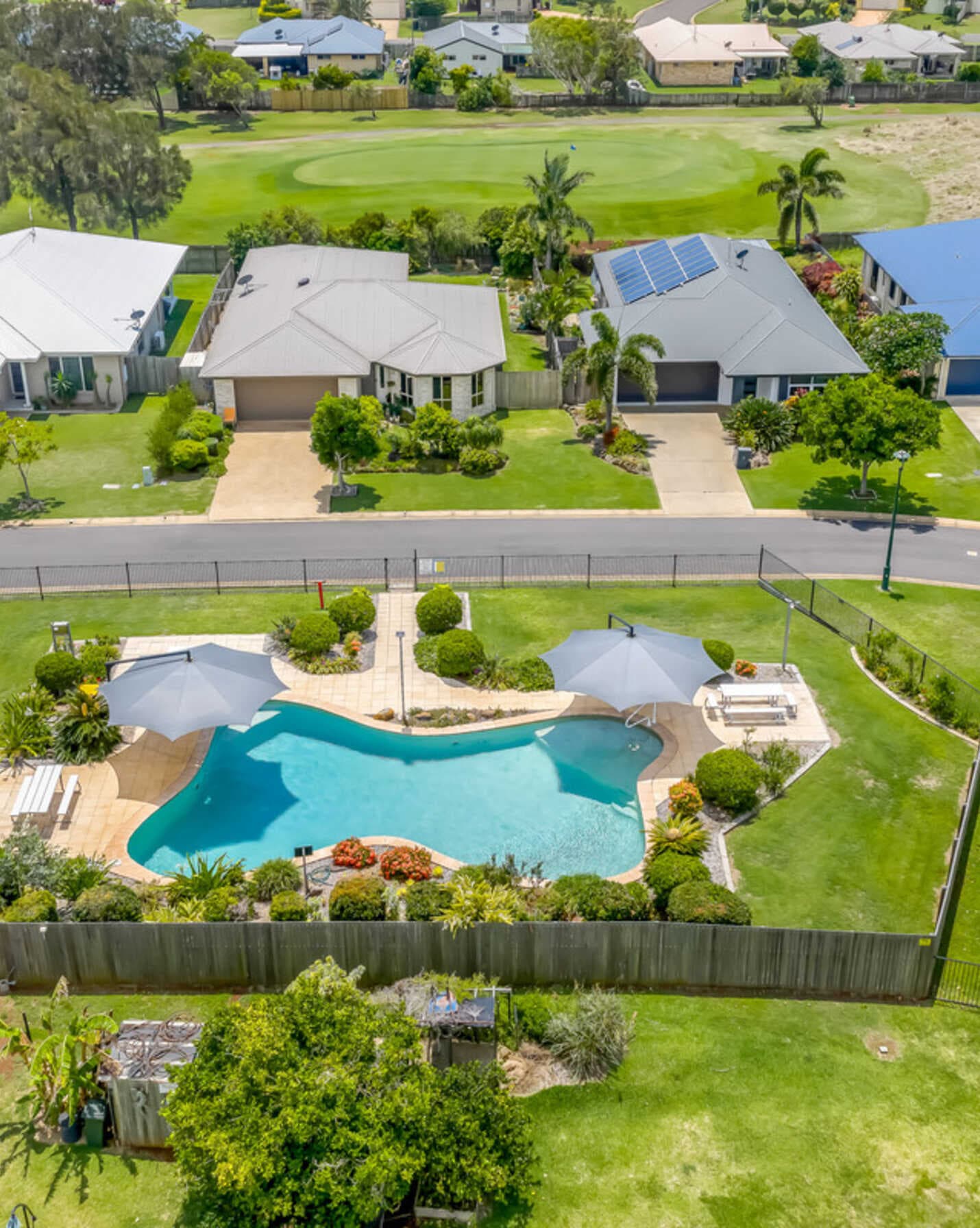 3 McCallum Close Coral Cove, Cove - Thumbnail 2