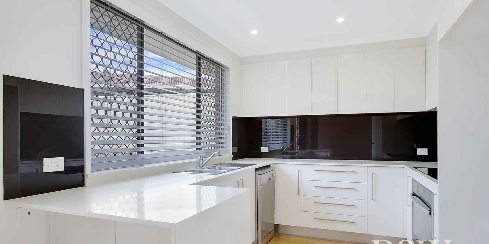 57 Pine Creek Circuit St Clair, St Clair - Thumbnail 2
