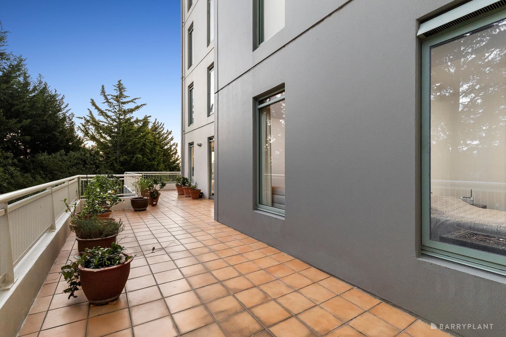 1005/2 Sovereign Point Court, Doncaster - Thumbnail 4