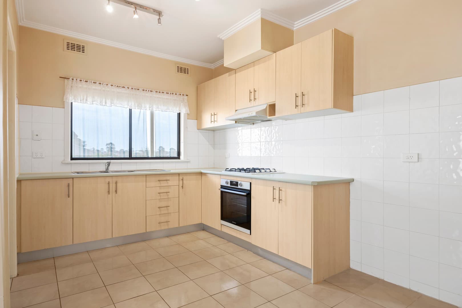 93 Hotham Road, Niddrie, VIC 3042, Niddrie - Thumbnail 5