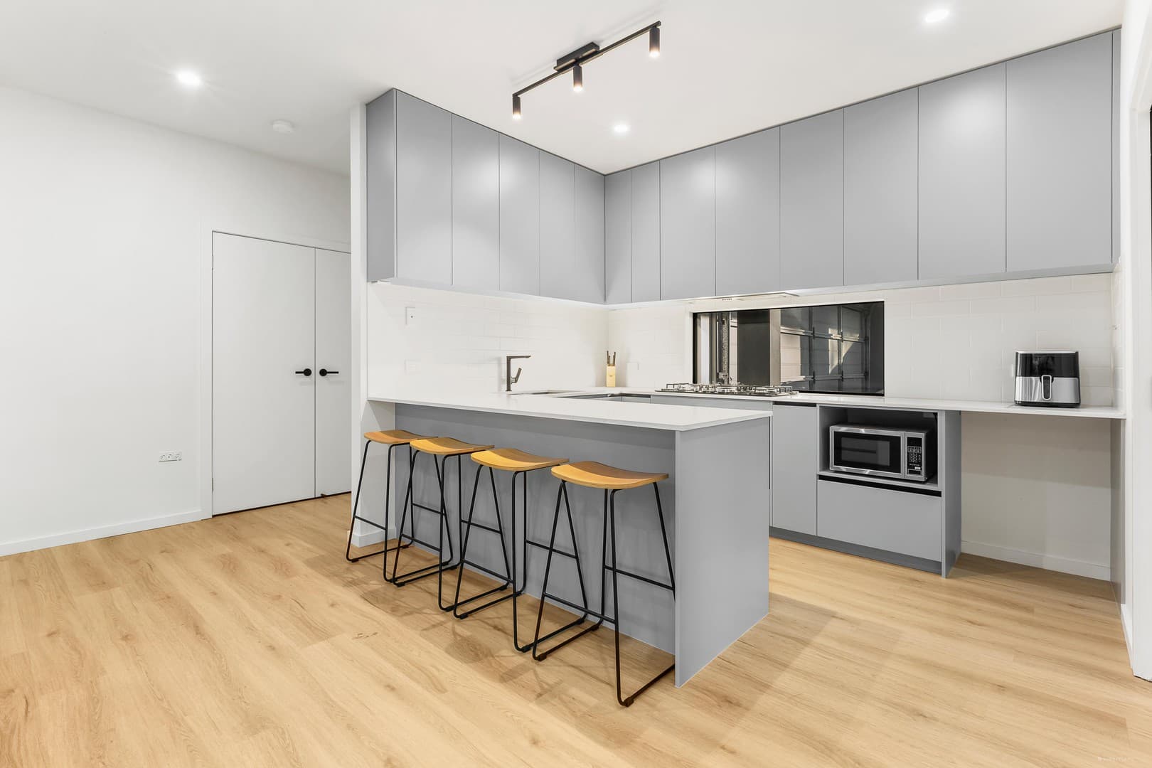 2/4 Arnold Avenue, Heidelberg Heights, VIC 3081, Heidelberg Heights - Thumbnail 2