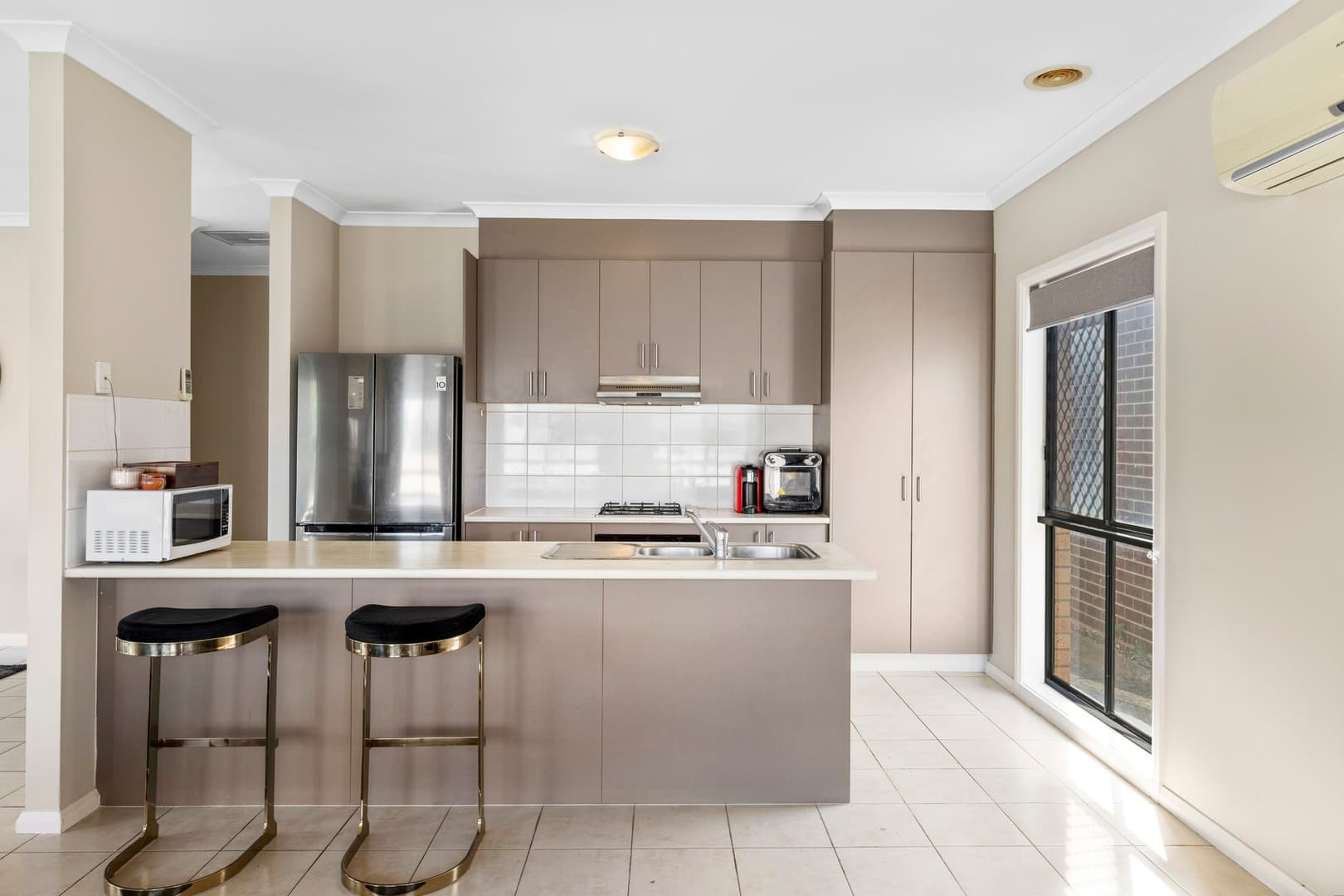 31 Mount Way, Caroline Springs, VIC 3023, Caroline Springs - Thumbnail 3