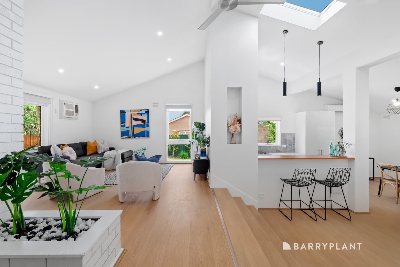 4 Septimus Close, Mill Park, VIC 3082, Mill Park - Thumbnail 2
