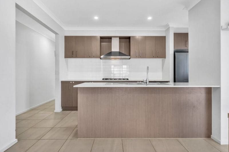 16 Westbury Avenue, Rockbank VIC, Rockbank - Thumbnail 4