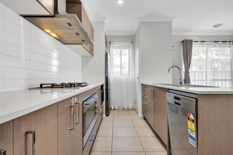 16 Westbury Avenue, Rockbank VIC, Rockbank - Thumbnail 5