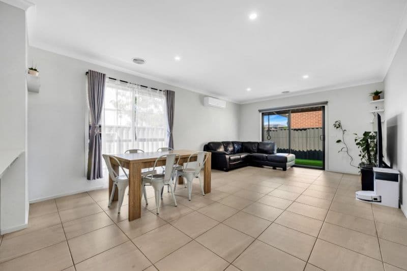 16 Westbury Avenue, Rockbank VIC, Rockbank - Thumbnail 6