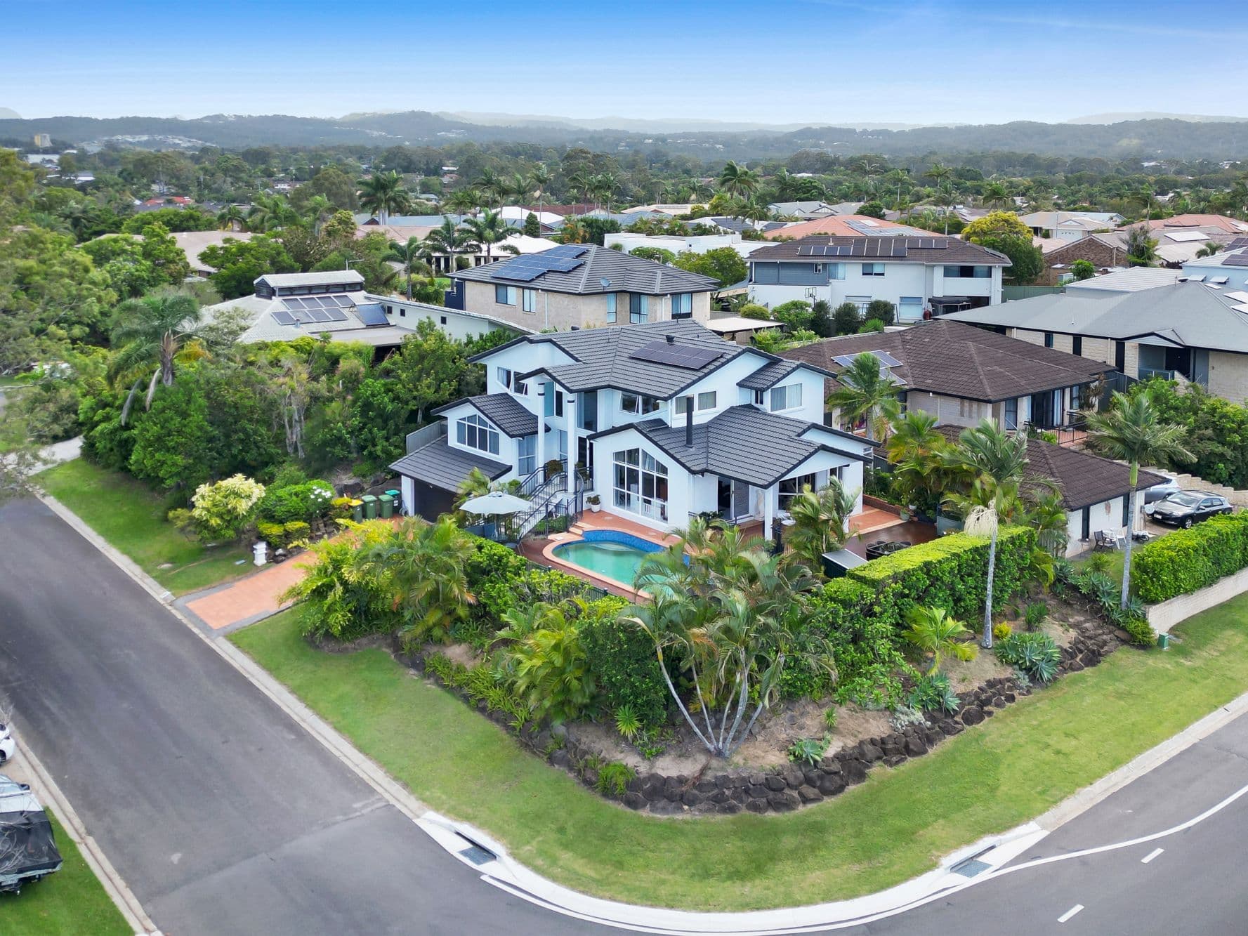 1 Ridgewood Court, Burleigh Waters QLD, Burleigh Waters - Thumbnail 3
