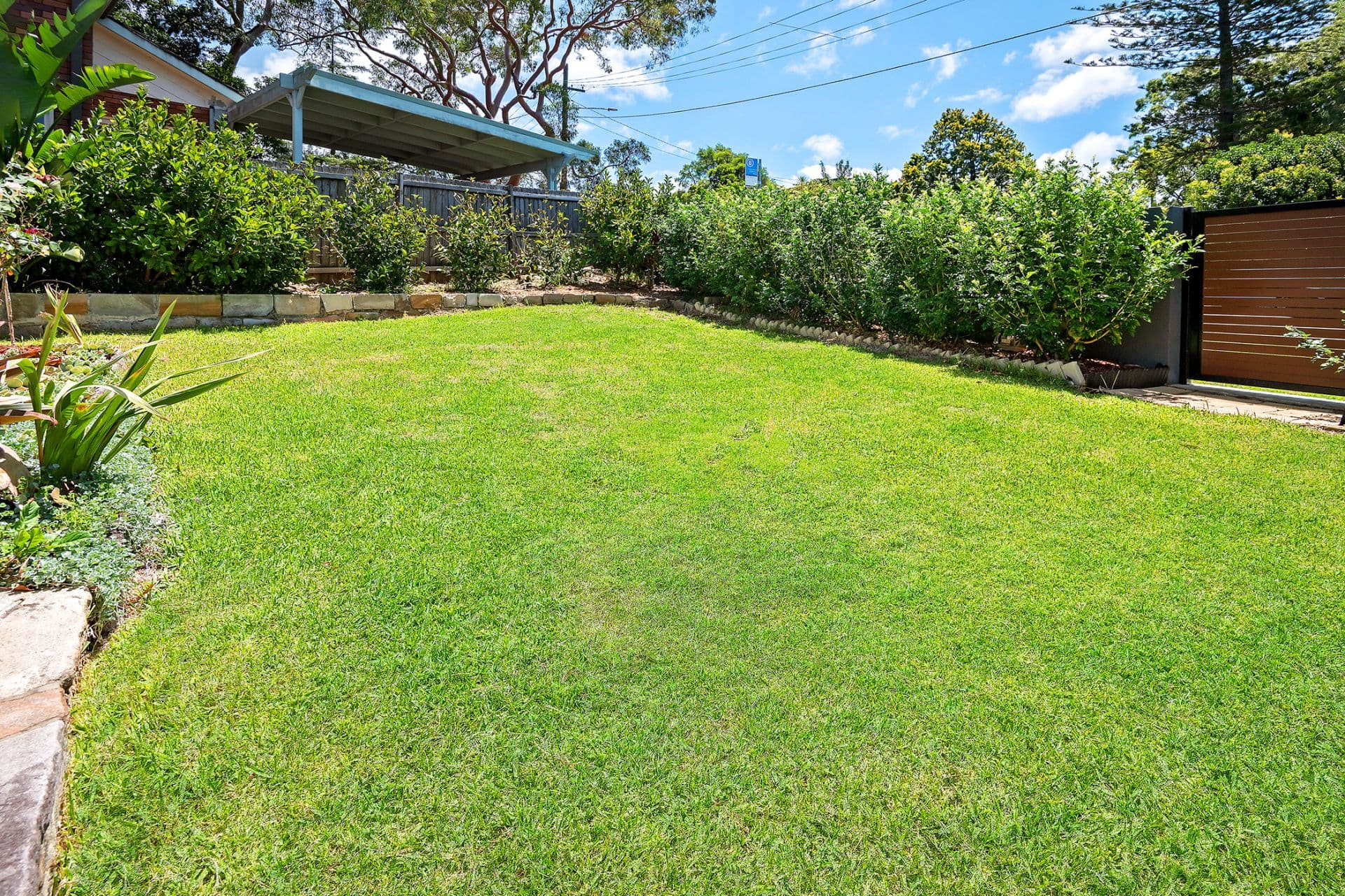 13 Lister Avenue, Seaforth, Seaforth - Thumbnail 2