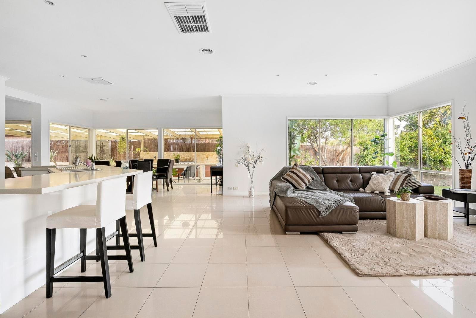 14 Gowanbrae Drive, Gowanbrae VIC 3043, Gowanbrae - Thumbnail 3