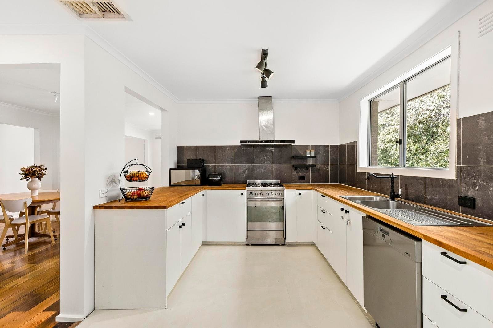 52 Kambea Crescent, Viewbank VIC 3084, Viewbank - Thumbnail 5