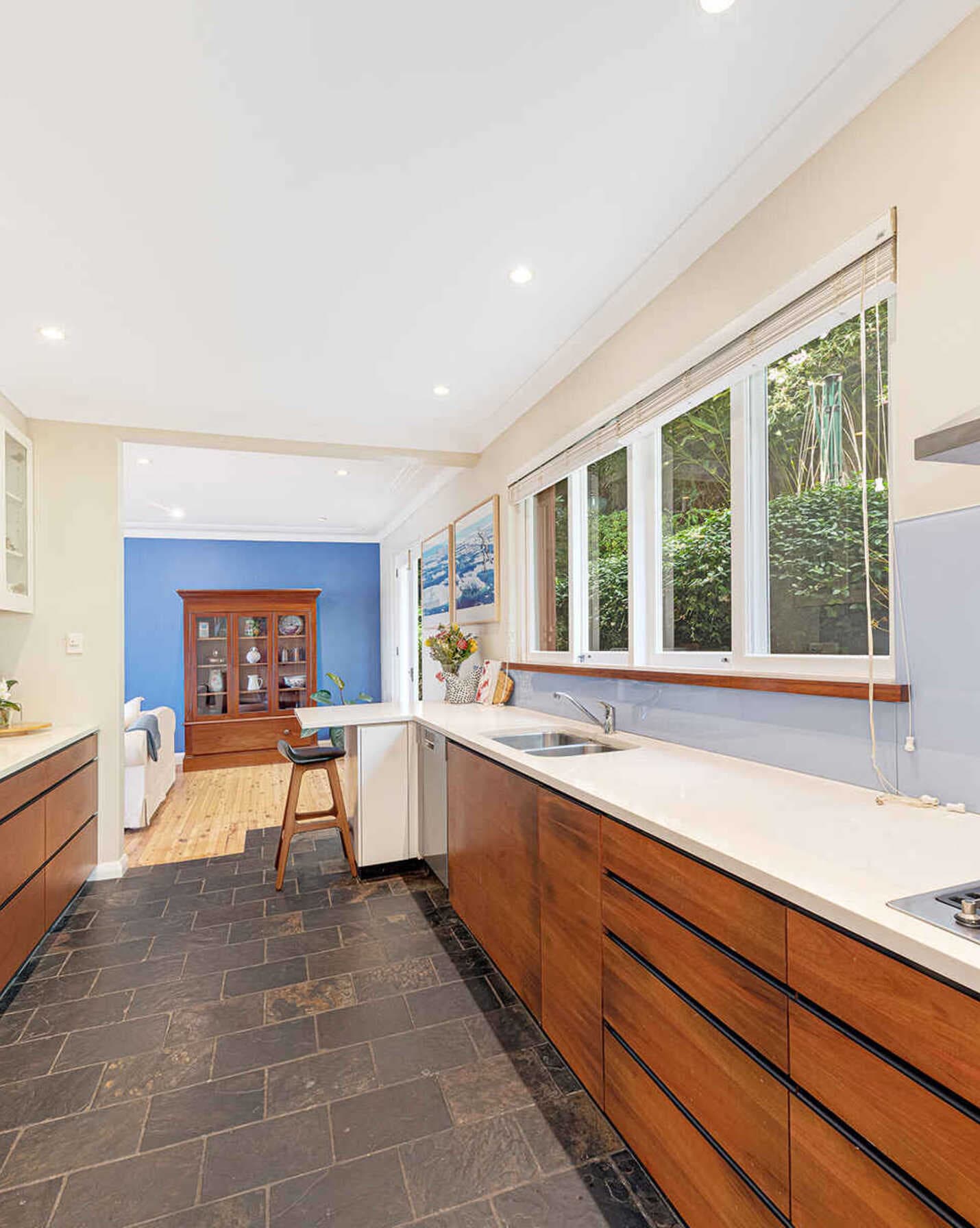 12 Rembrandt Drive Middle Cove, Middle Cove - Thumbnail 6
