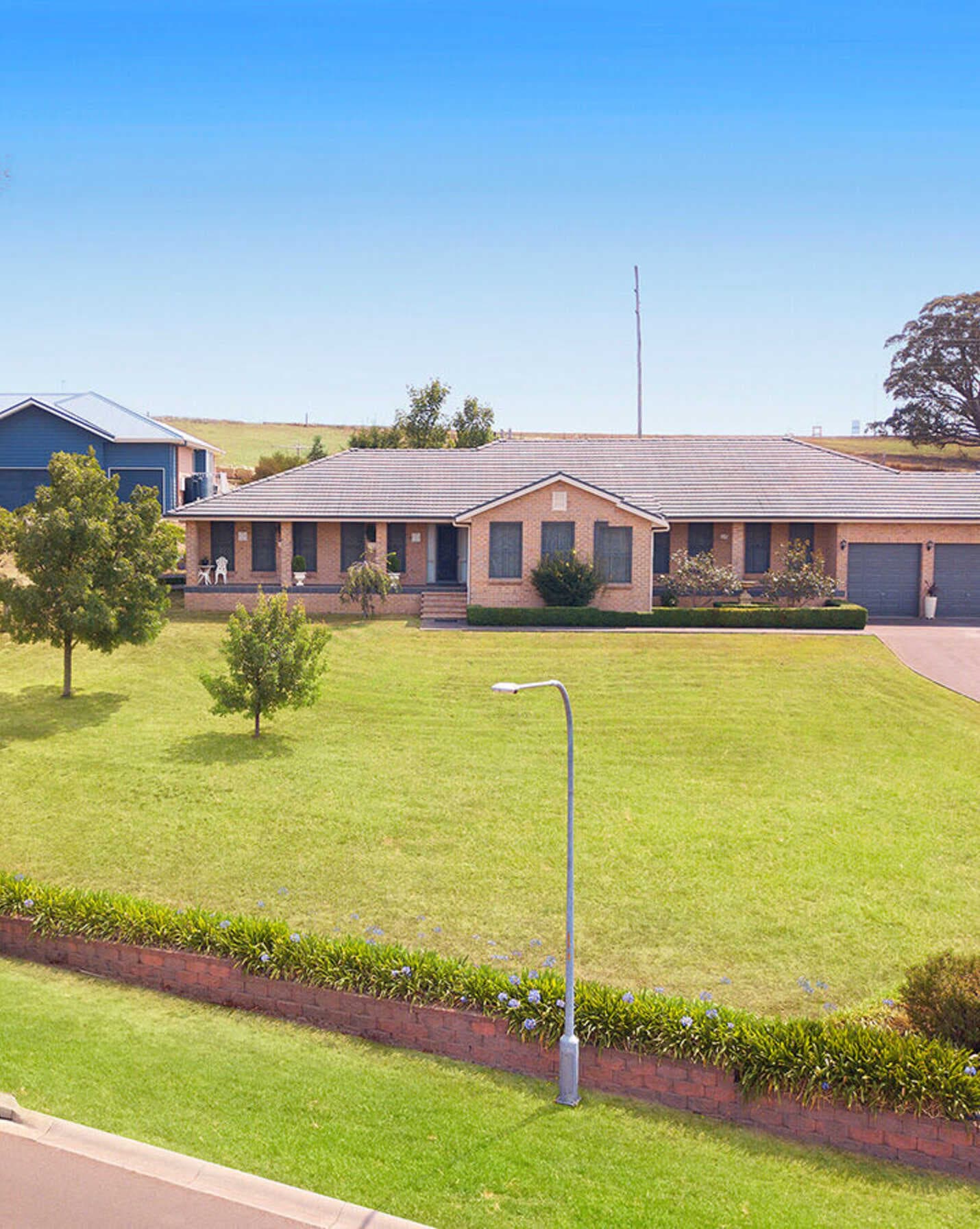 10 Windsor Crescent Moss Vale, Moss Vale - Image 1