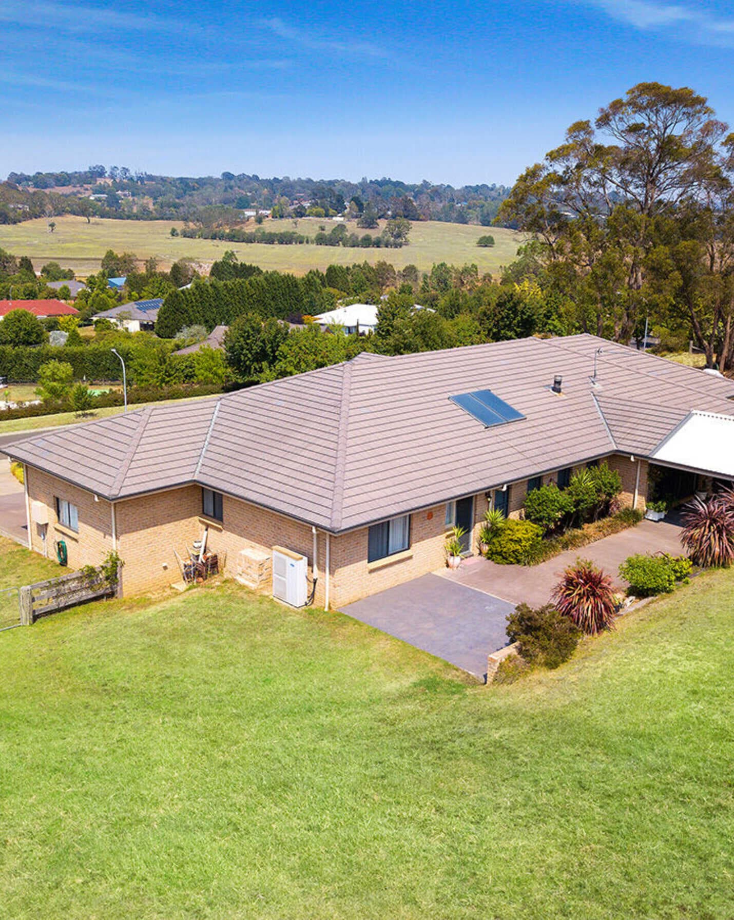 10 Windsor Crescent Moss Vale, Moss Vale - Thumbnail 2