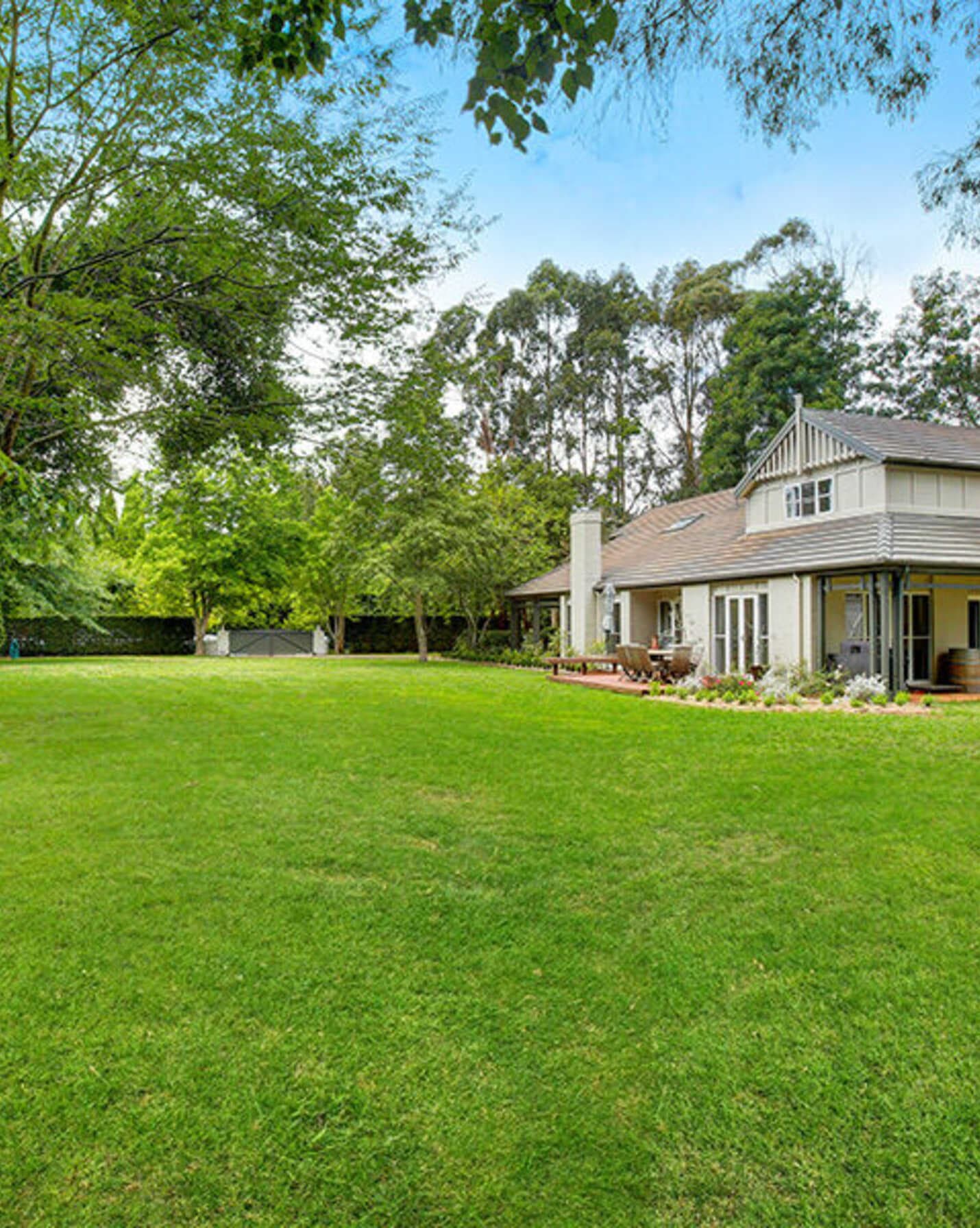 4 Patchway Place Burradoo, Burradoo - Image 1