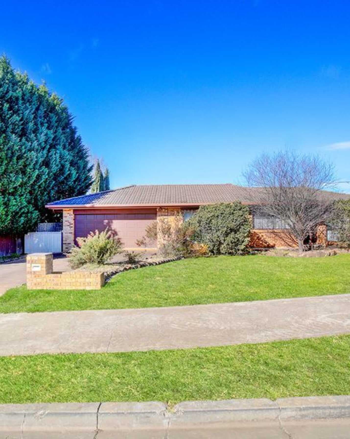 25 Suttor Road Moss Vale, Moss Vale - Image 1