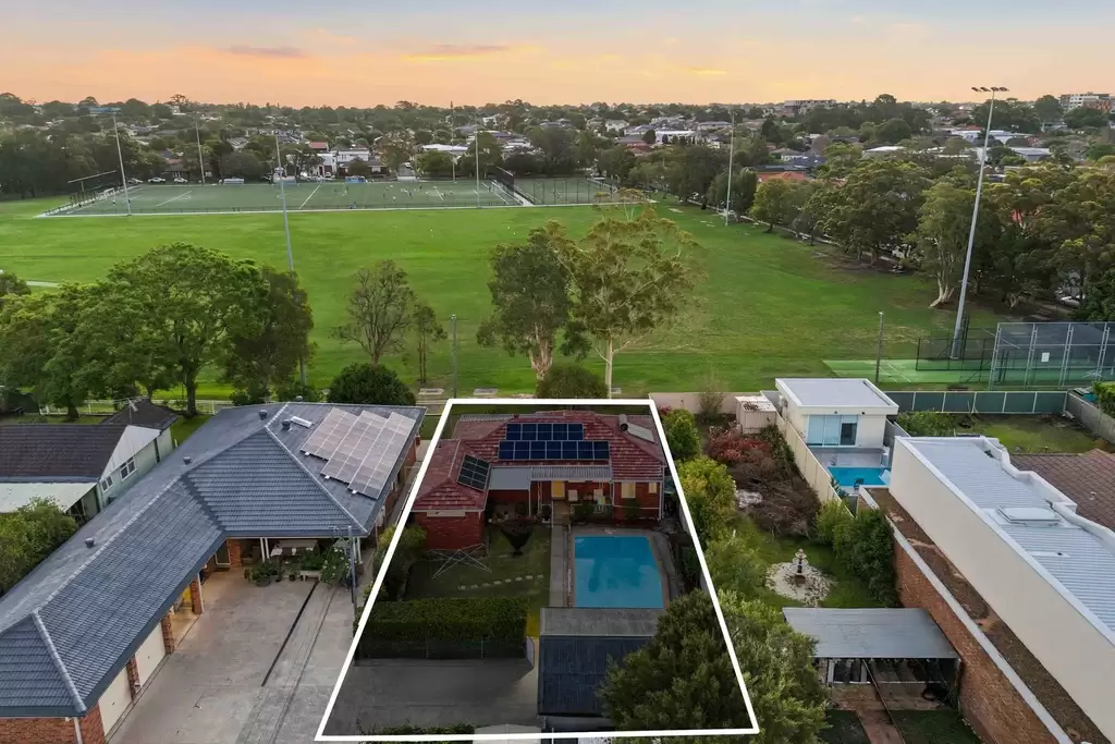 31 Naples Avenue, Isle Of Capri, QLD, 4217, Surfers Paradise - Thumbnail 2