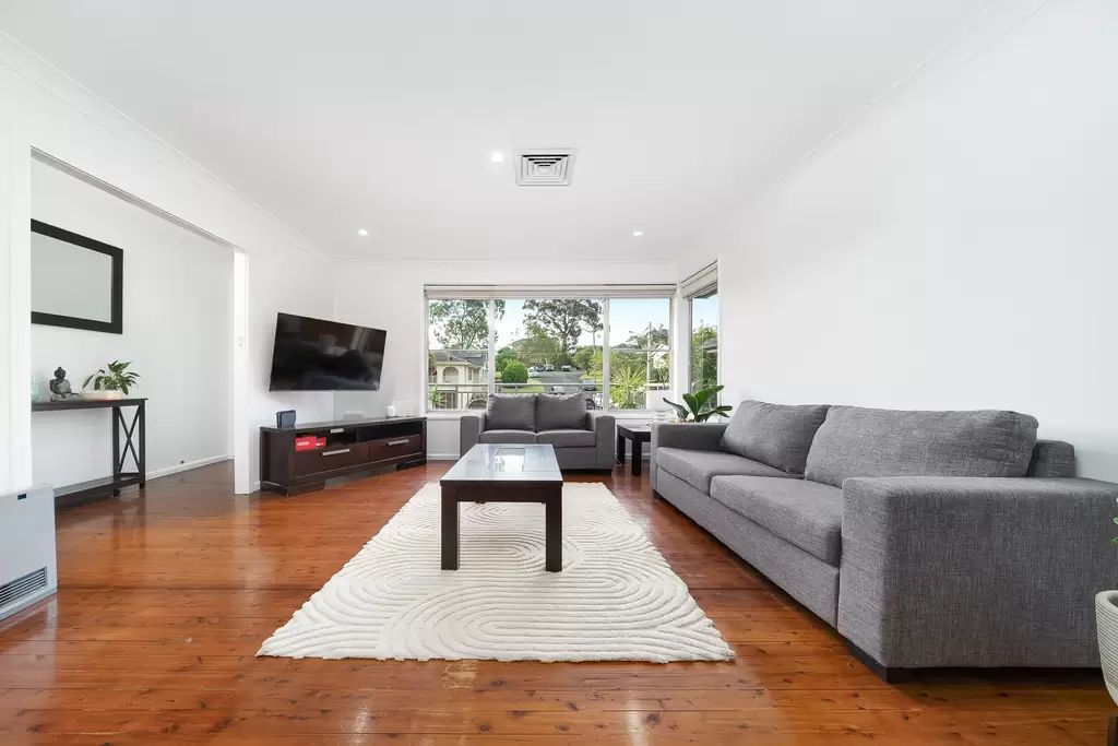 69 Greenbank Drive Glenhaven, Georges Hall - Thumbnail 2