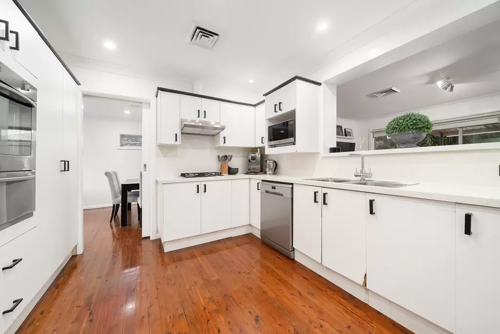 69 Greenbank Drive Glenhaven, Georges Hall - Thumbnail 5