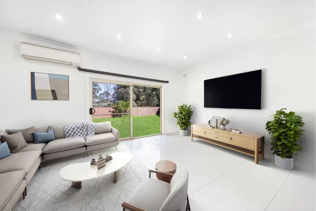 907, 3 Sterling Cct, Camperdown - Thumbnail 2