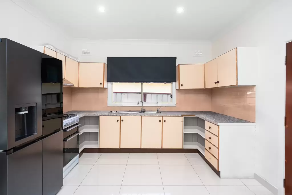 907, 3 Sterling Cct, Camperdown - Thumbnail 3