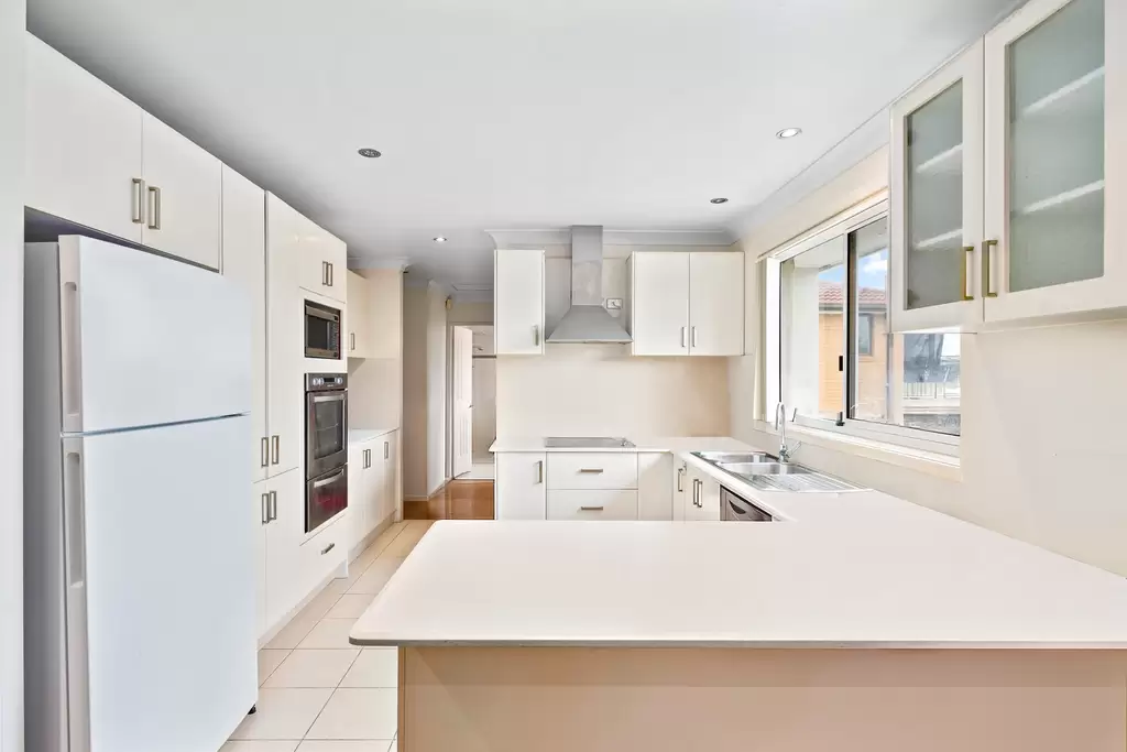 15 Bardsley Circuit Rouse Hill, Georges Hall - Thumbnail 3