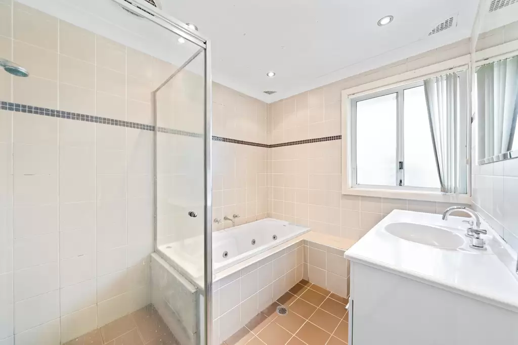15 Bardsley Circuit Rouse Hill, Georges Hall - Thumbnail 6
