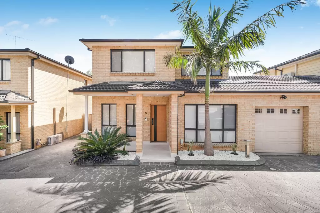 5/15 Hishion Place, Georges Hall, Georges Hall - Image 1