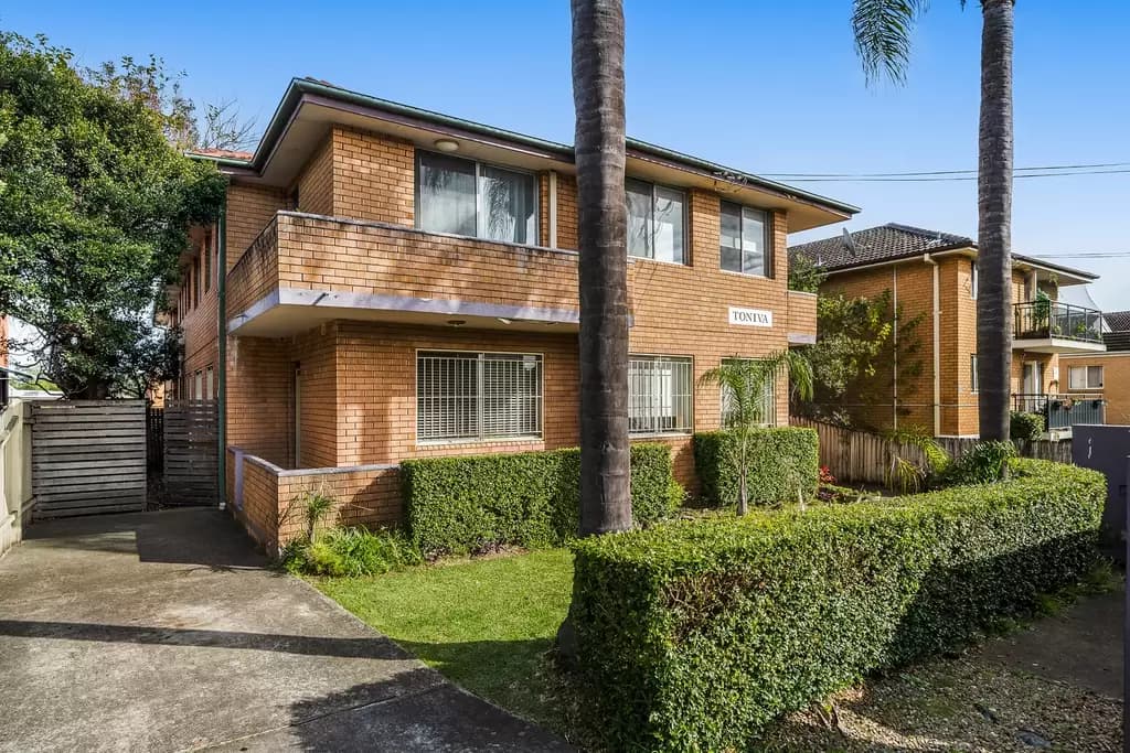 2/58 Shadforth Street, Wiley Park, Wurtulla - Image 1