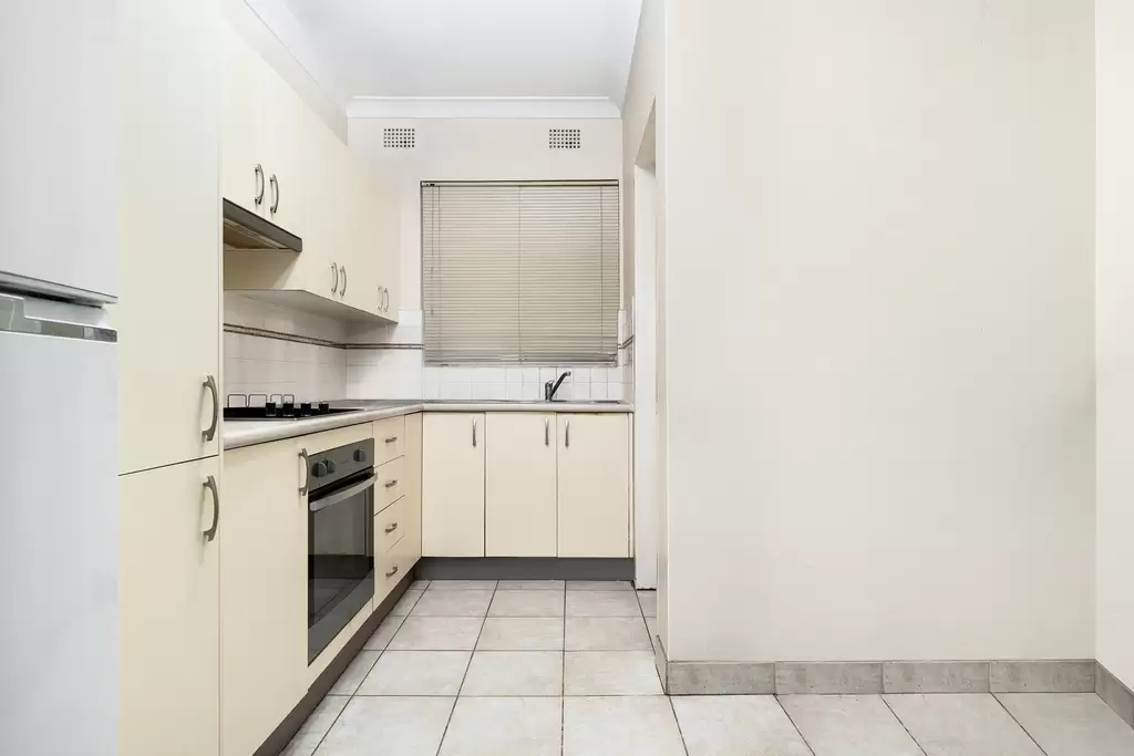 2/58 Shadforth Street, Wiley Park, Wurtulla - Thumbnail 3