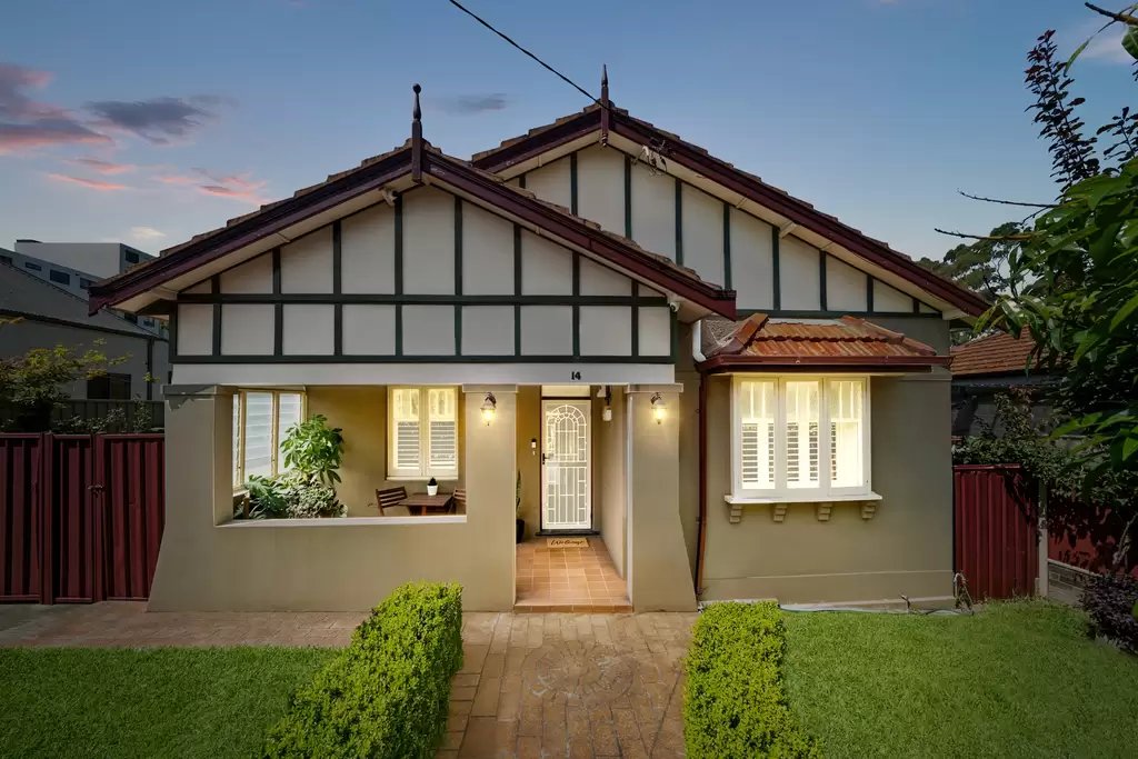 2/8 Fletcher Street, Bondi Junction - Image 1