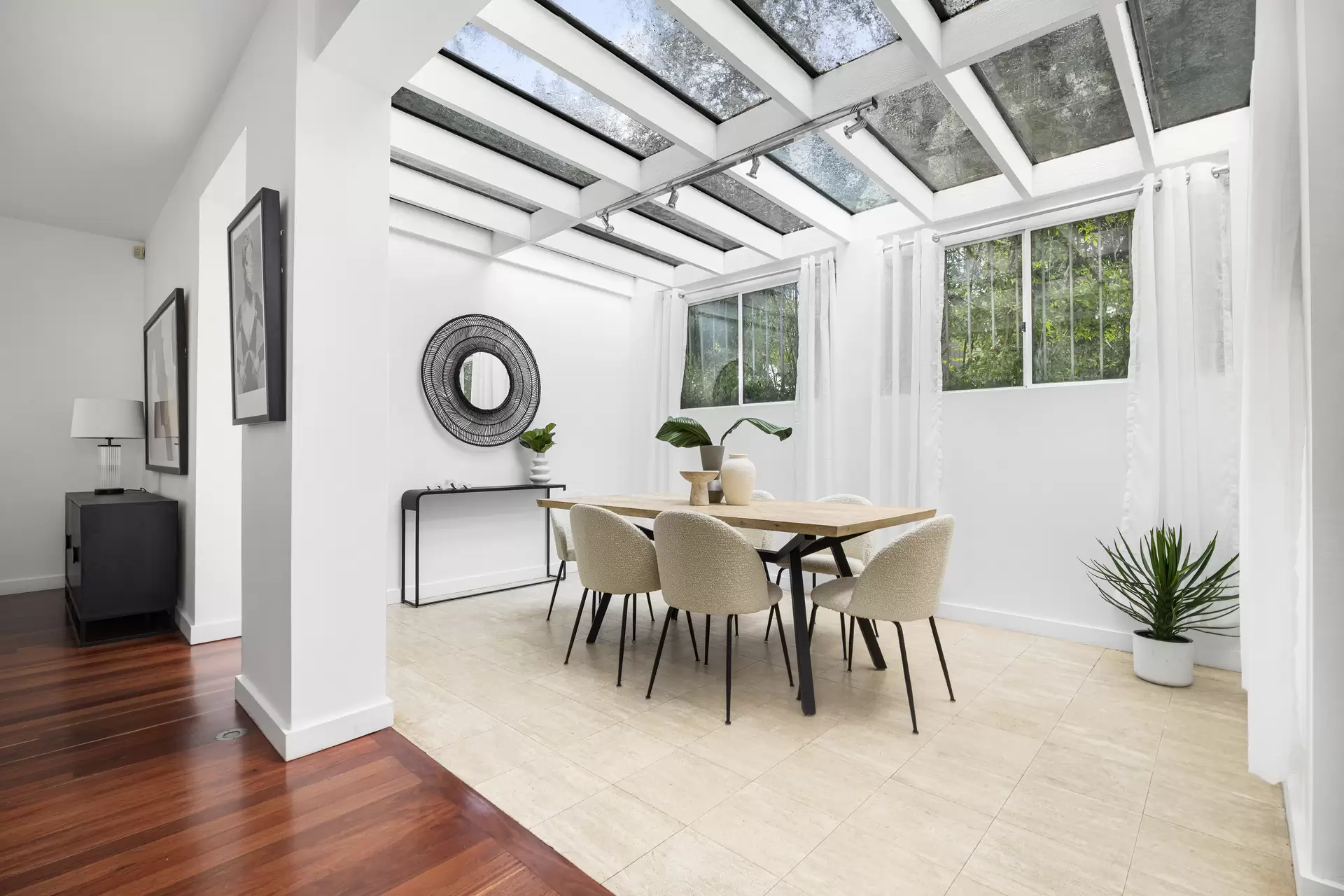 2/320 Edgecliff Road, Woollahra, Pinjarra Hills - Thumbnail 2