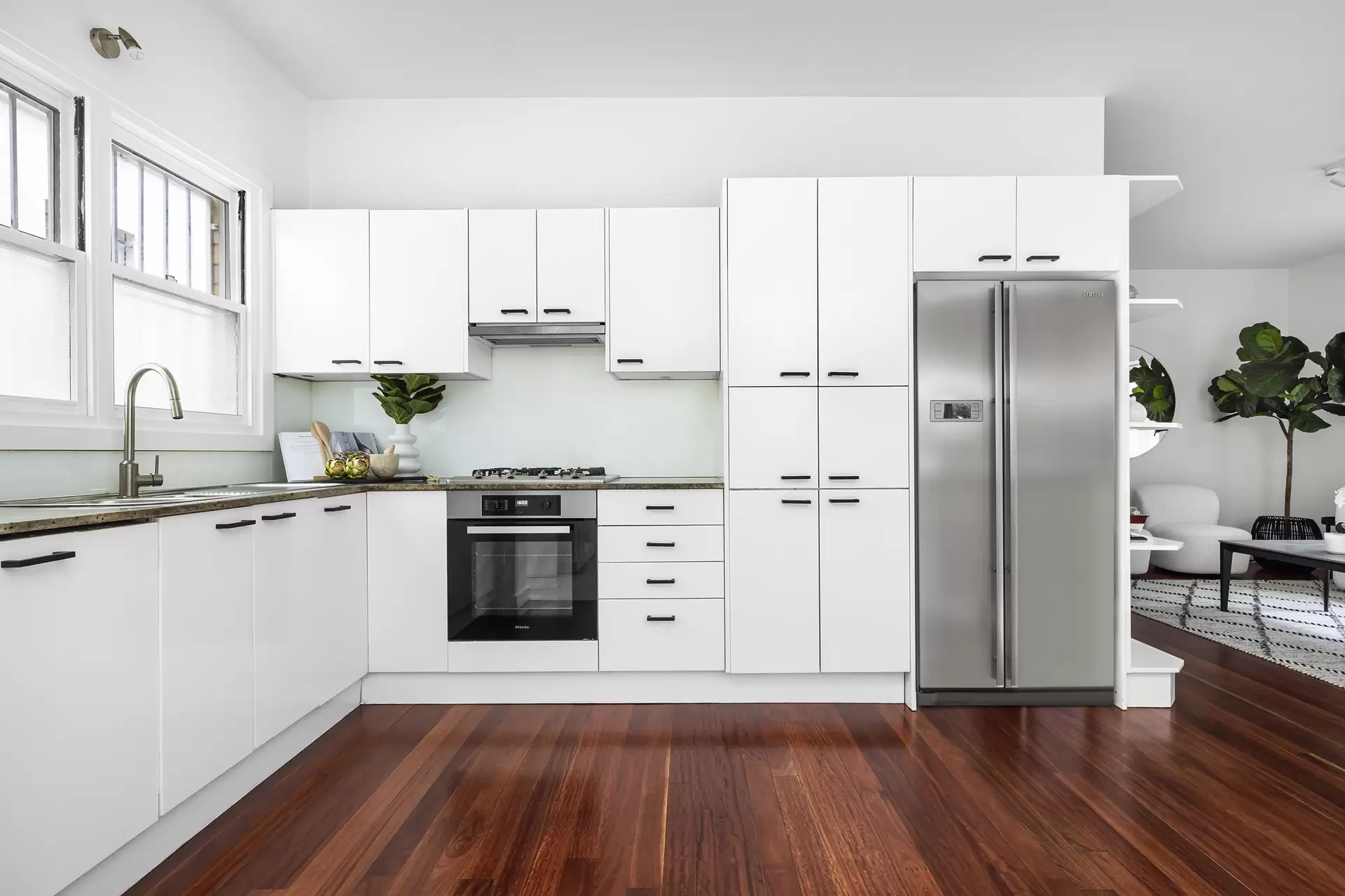 2/320 Edgecliff Road, Woollahra, Pinjarra Hills - Thumbnail 4