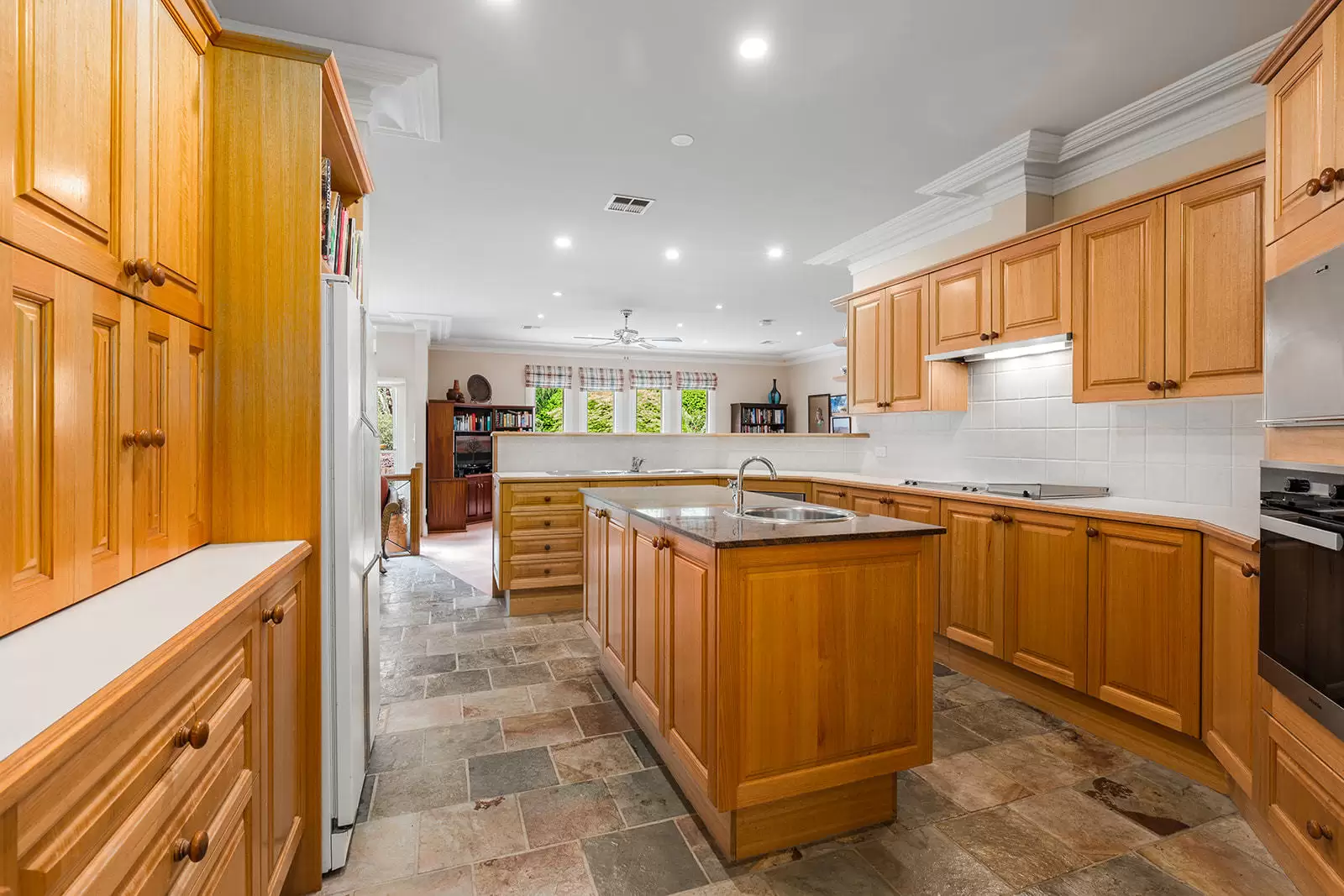 27 Caringal Drive, Karana Downs - Thumbnail 7