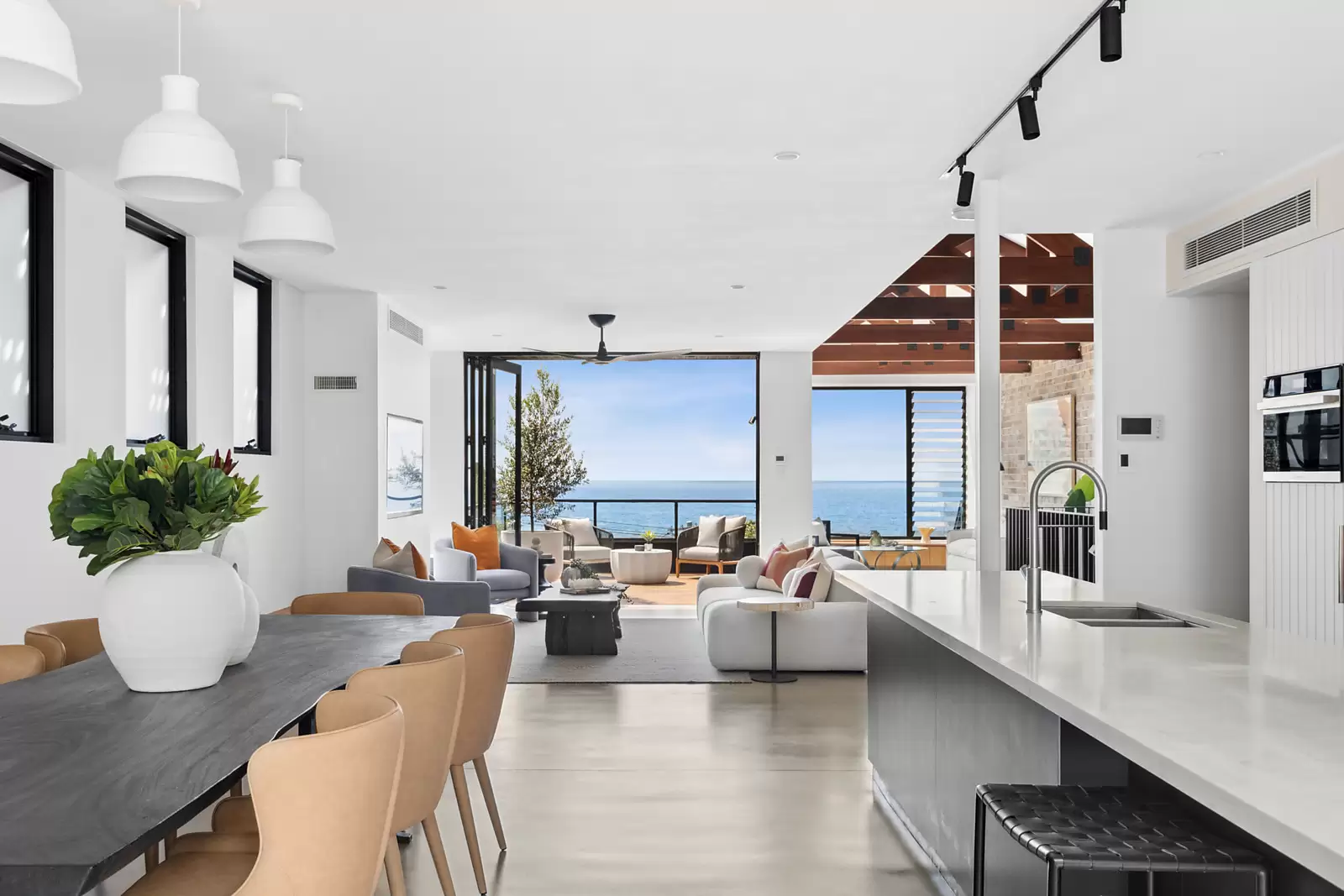 82 Kenmore Road, Kenmore - Thumbnail 3