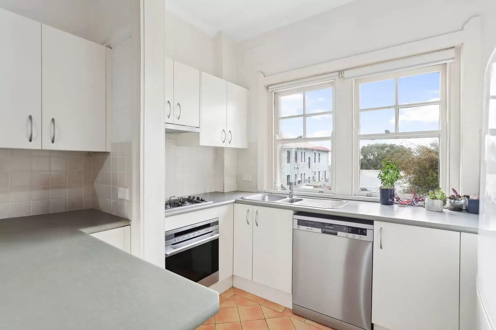 10/19 Denham Street, Bondi, Bondi - Thumbnail 2