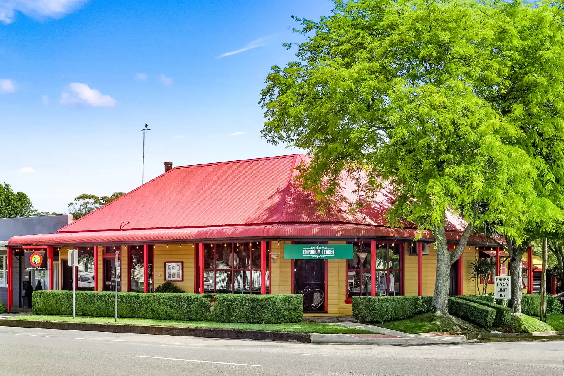 1/90 Thames Street, Box Hill, VIC, Chapel Hill - Image 1