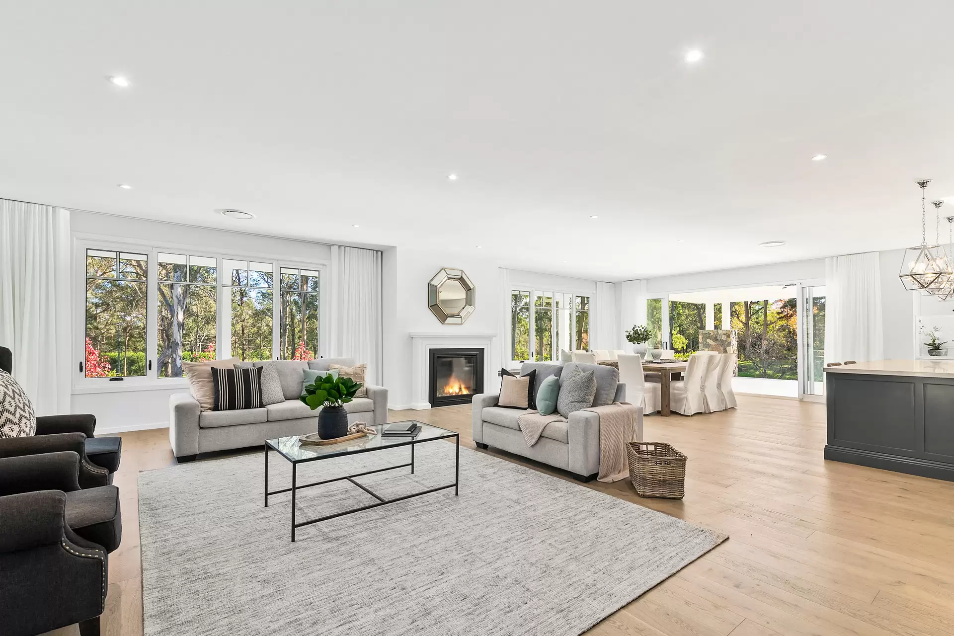 1149 Mt Crosby Road, Karana Downs - Thumbnail 6