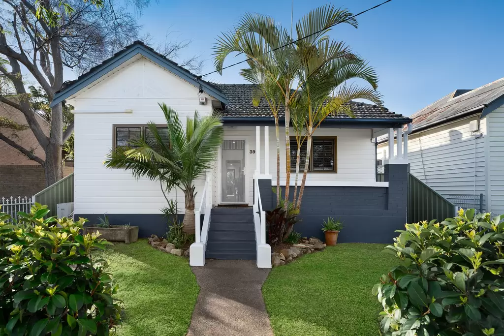10/4 Mason Street, Newport, VIC, Mount Isa - Image 1
