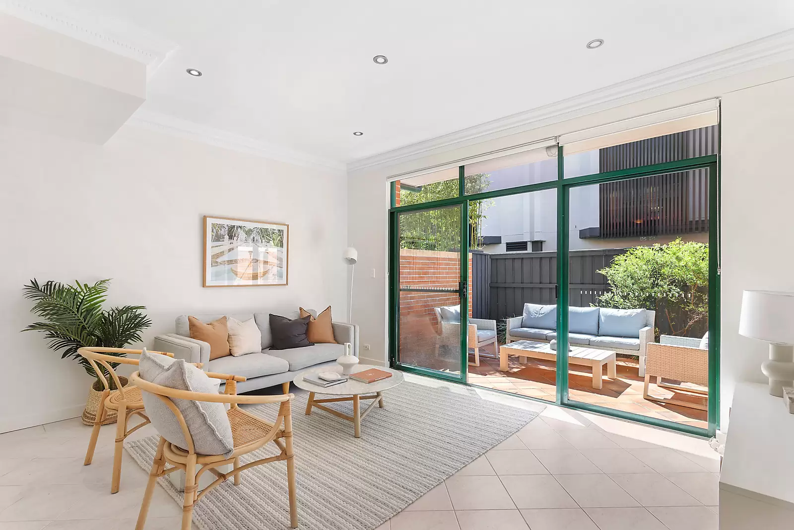 2/4 Beach Street, Clovelly, Pullenvale - Image 1