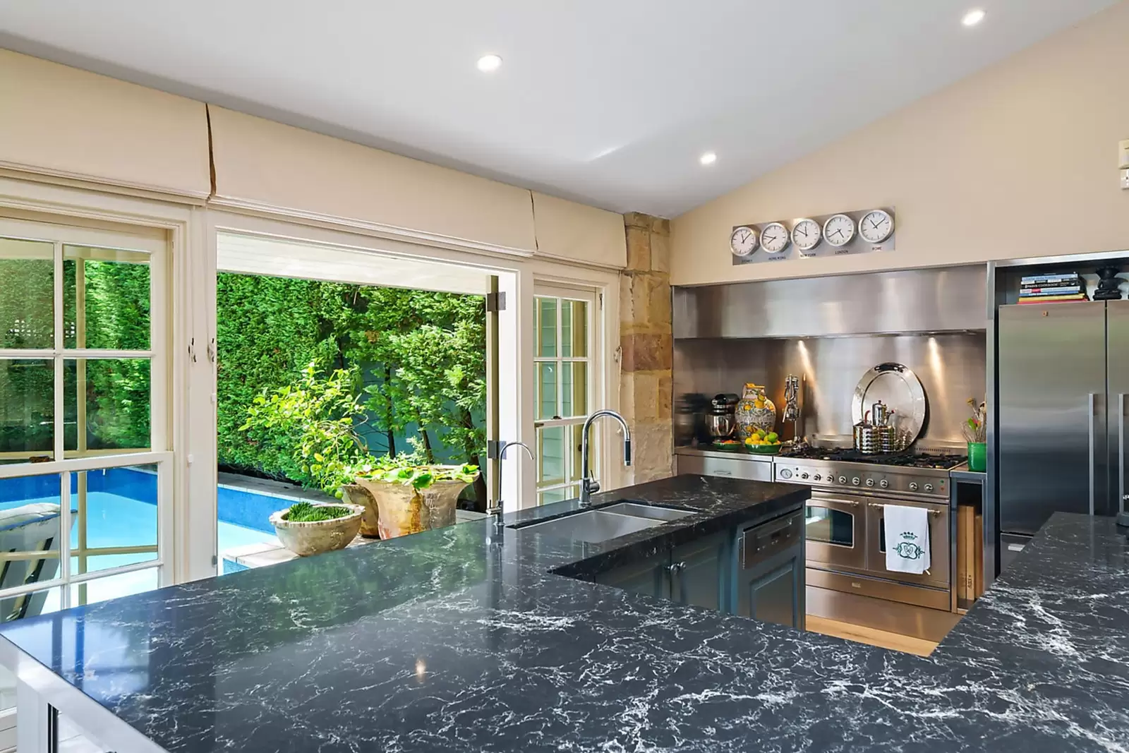 4 Olley Court, Brookfield - Thumbnail 8