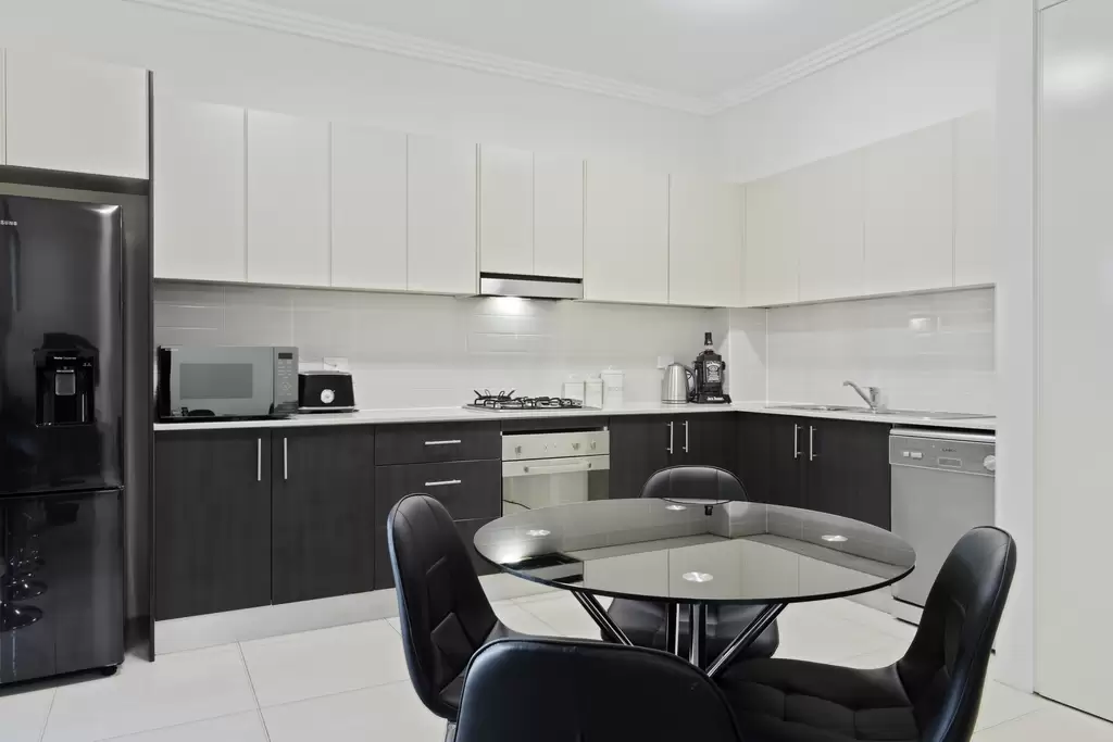 8/22 Roslyn Gardens, Elizabeth Bay, Epping - Image 1