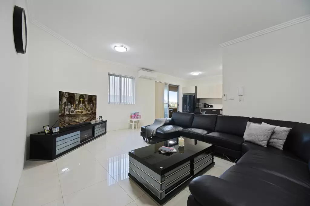 8/22 Roslyn Gardens, Elizabeth Bay, Epping - Thumbnail 2