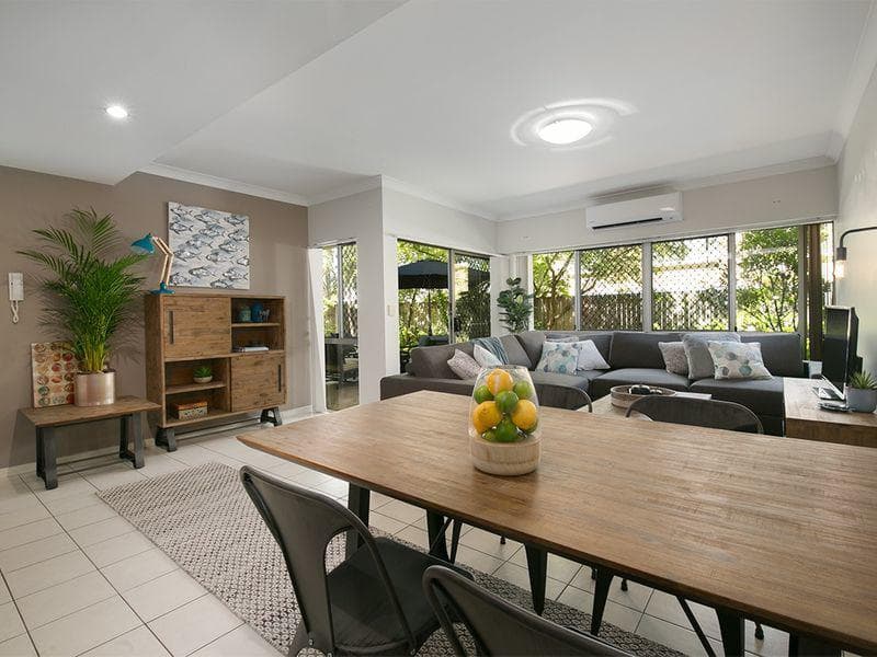 2/45 Railway Avenue, Indooroopilly - Image 1