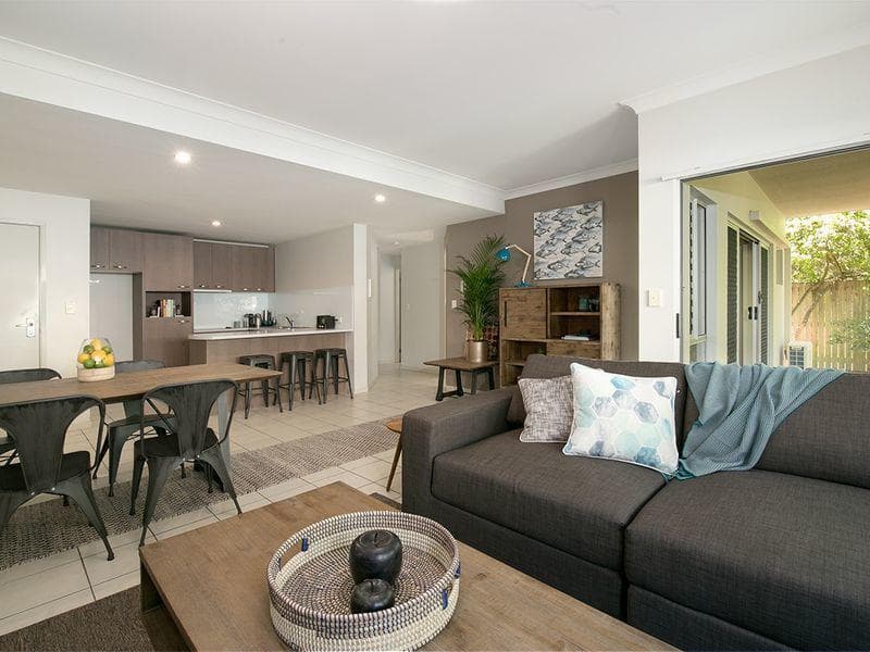 2/45 Railway Avenue, Indooroopilly - Thumbnail 2