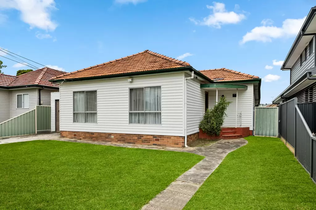 13/242 Ben Boyd Road, Queens Park - Image 1